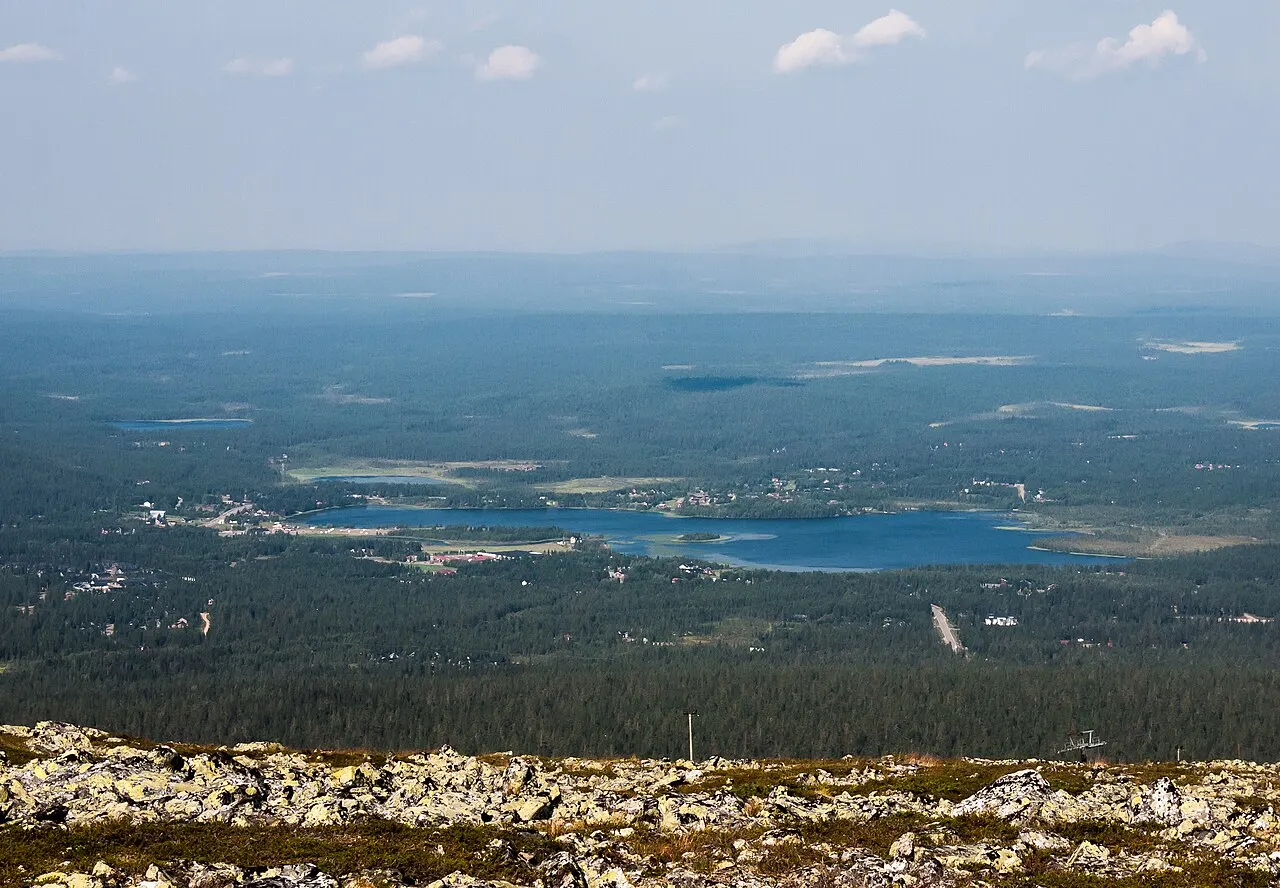 Äkäslompolo nähtynä Yllästunturilta Kolarissa