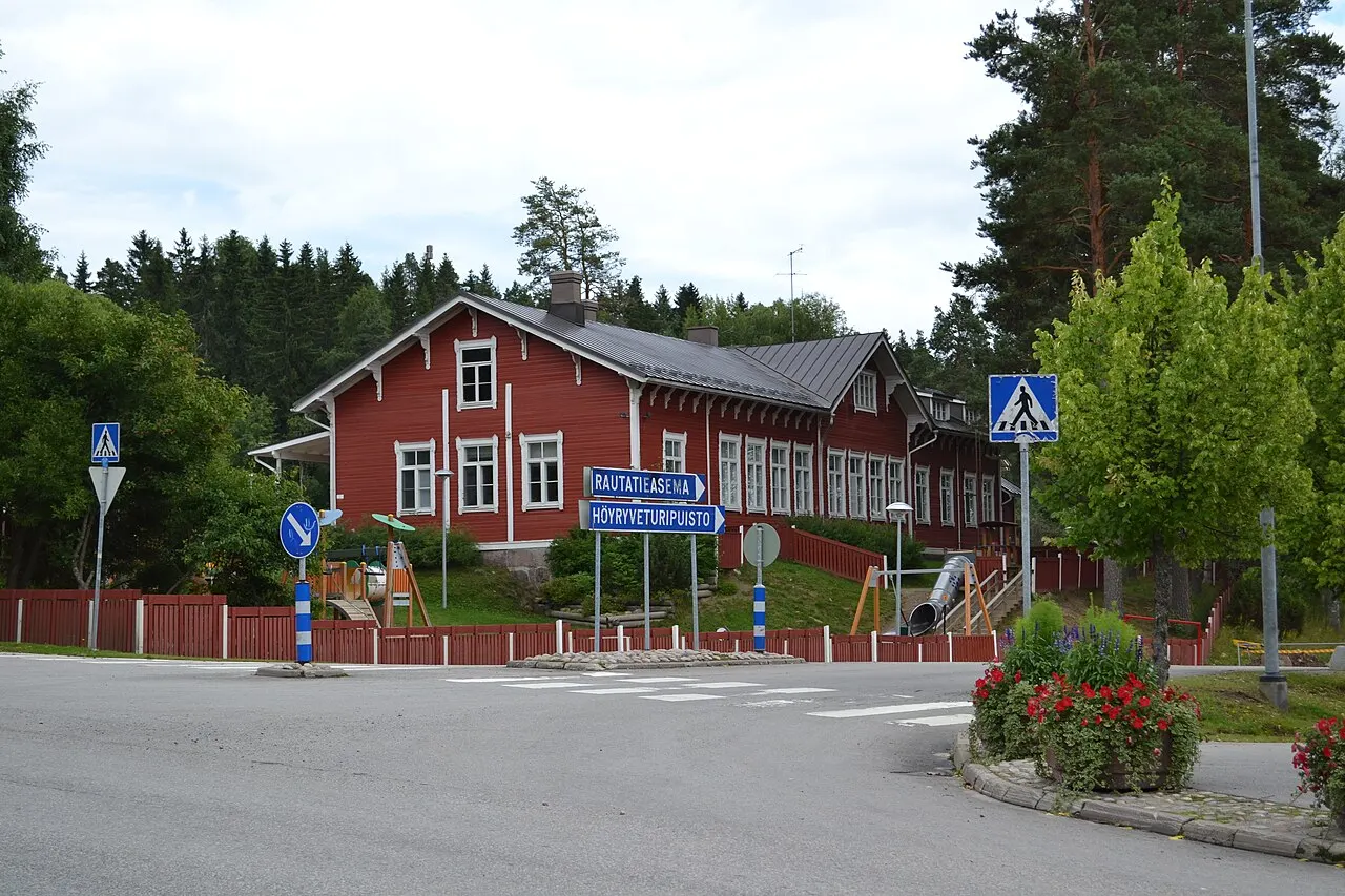 Pihlajavedentien (yhdystie 3481) ja Asematien (yhdystie 6042) risteys Keuruun Haapamäellä kuvattuna luoteesta.