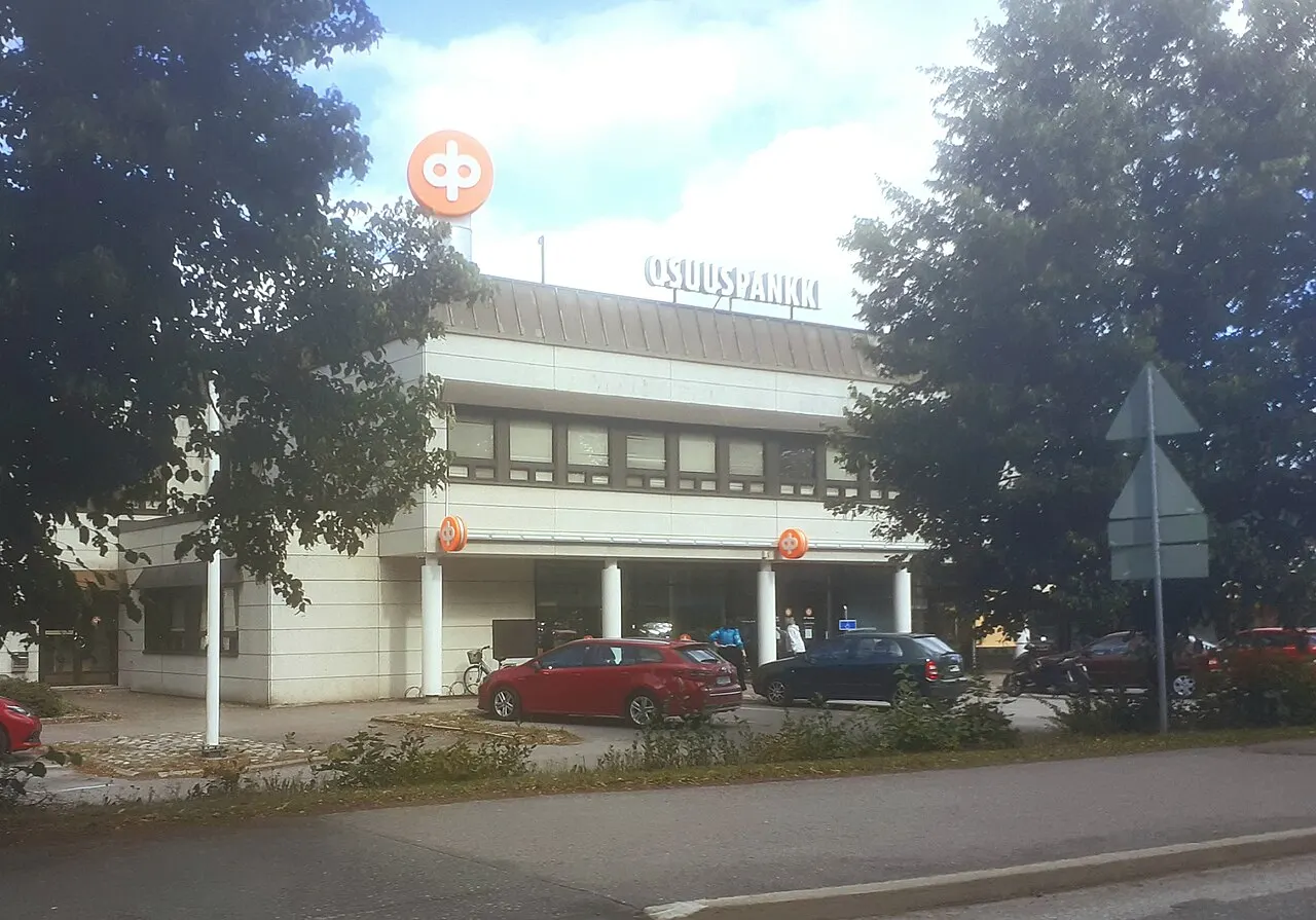 Osuuspankin konttori Kärkölässä.