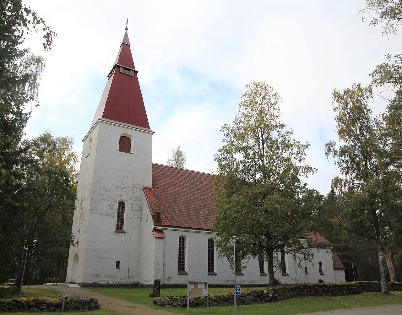 Syvänniemen kirkko on arkkitehti J. V. Strömbergin suunnittelema, vuonna 1925 valmistunut evankelis-luterilainen kirkko. Kirkkoon sopii 500…