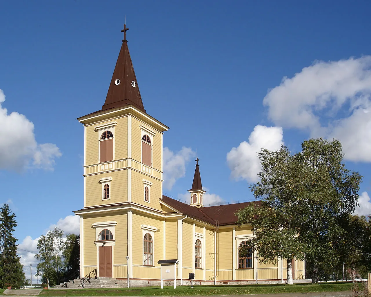 Muonion kirkko. Kirkon on suunnitellut arkkitehti Charles Bassi ja se on valmistunut vuonna 1822. Kellotornin on suunnitellut F.W. Lüchou…