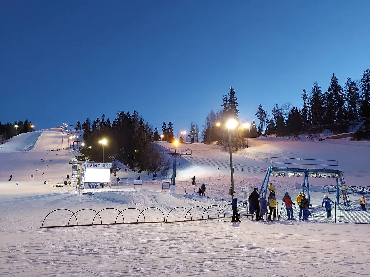 Laskettelurinteitä Vihti Ski Centerin laskettelukeskuksessa Vihdissä.