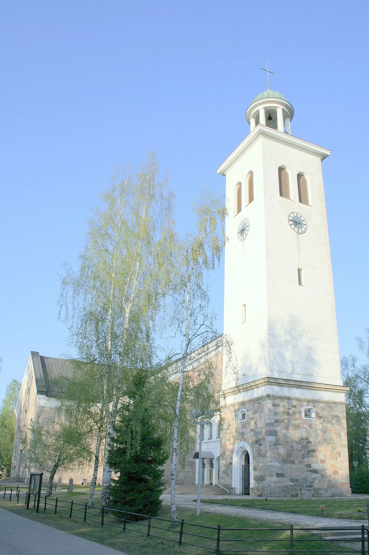 Orimattilan kirkko. Kirkko on rakennettu vuosina 1862–1866, ja se on Orimattilan seurakunnan kirkko.