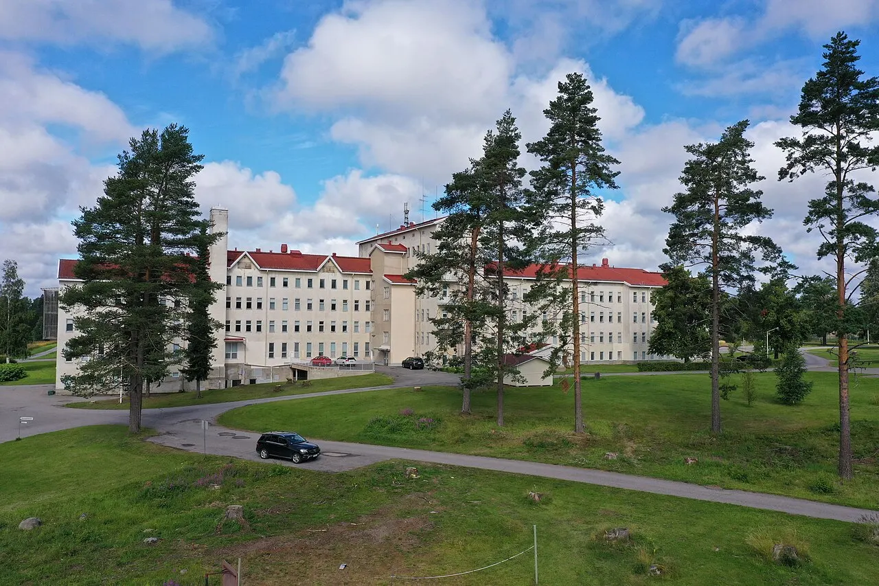 Paiholan sairaala-aluen päärakennus Paiholan Linna.