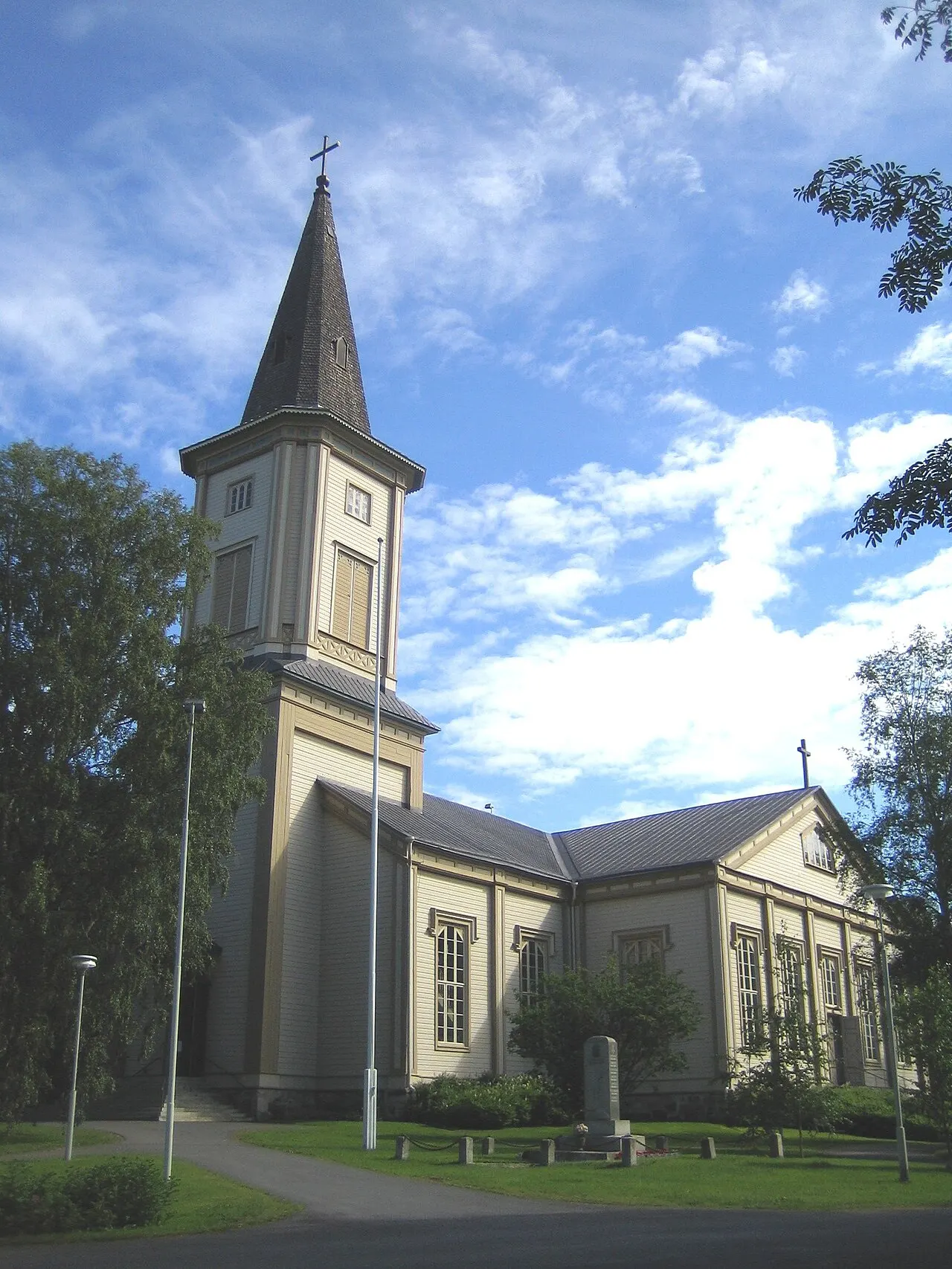 Sotkamon kirkko on rakennettu vuosina 1860–1870, ja sen on suunnitellut arkkitehti Johan Oldenburg vuonna 1854.
