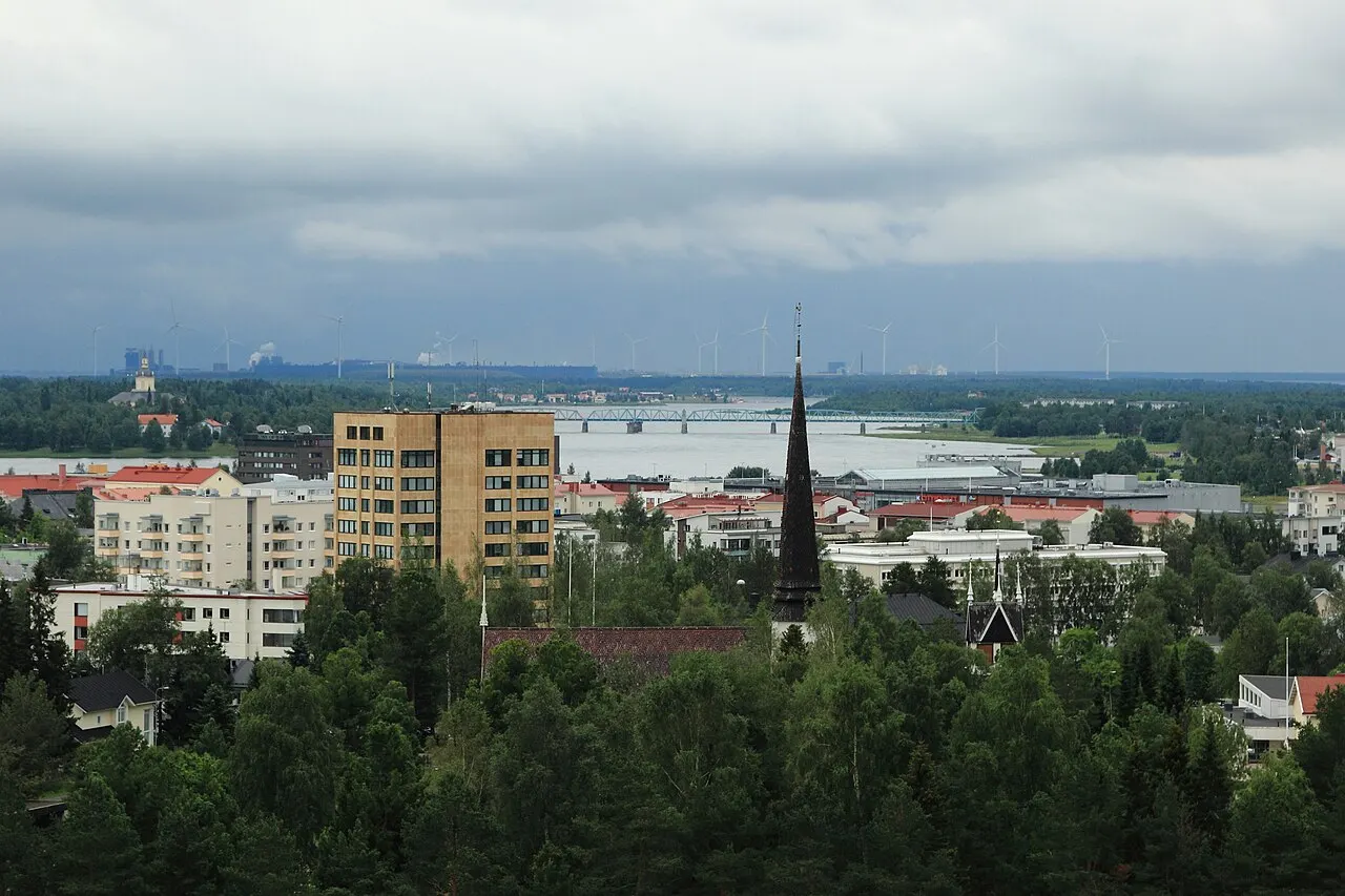 Tornio nähtynä Suensaaren vesitornista.