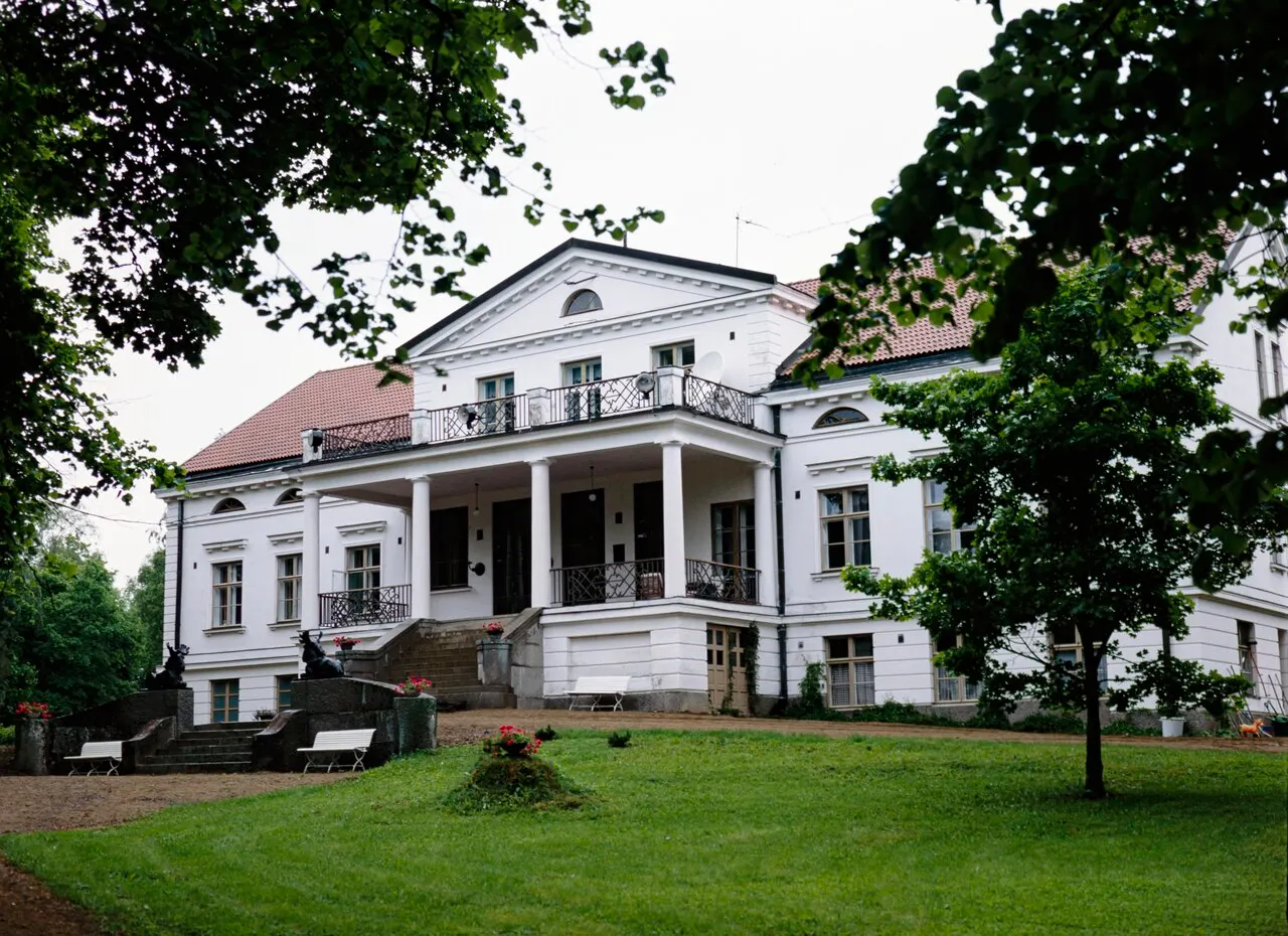 Laukon kartano vuonna 1996.