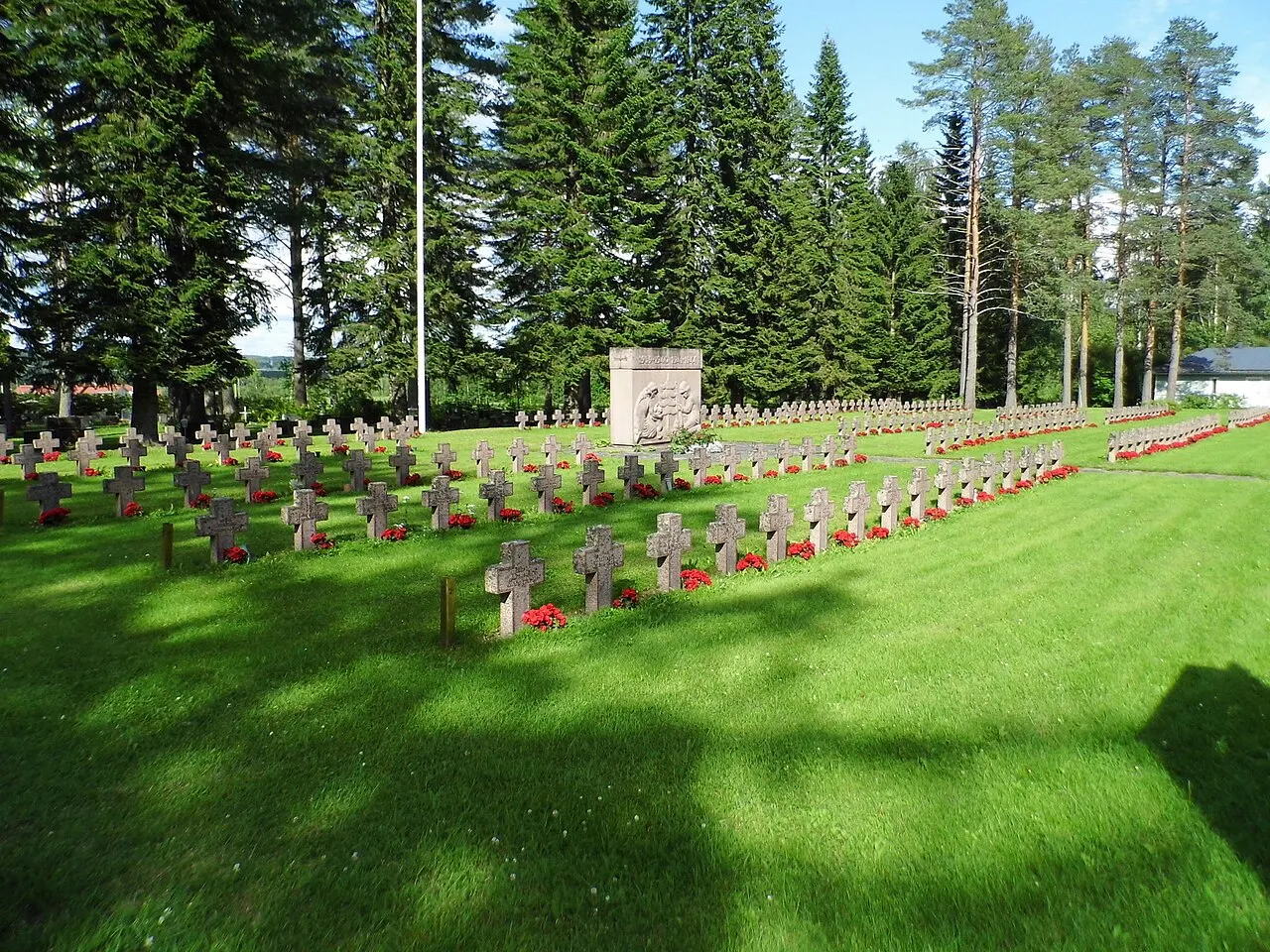 Vieremän kirkon sankarihaudat kesällä 2017